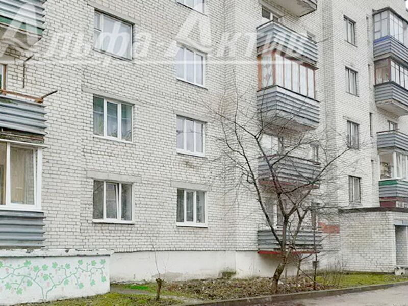 1/2 часть трехкомнатной квартиры, Тисовая ул. - 200245, фото 1